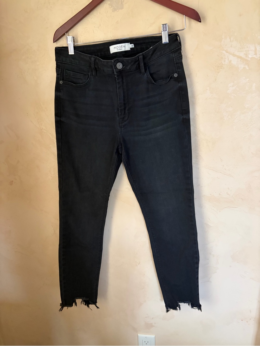 Hidden Black High-Rise Cropped Skinny Jeans with Frayed Hem
